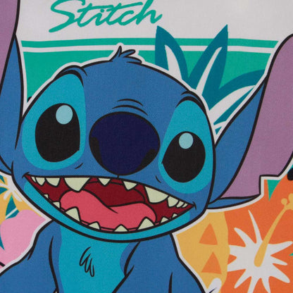 Strandtasche Stitch freundlich mit Blumen im Hintergrund